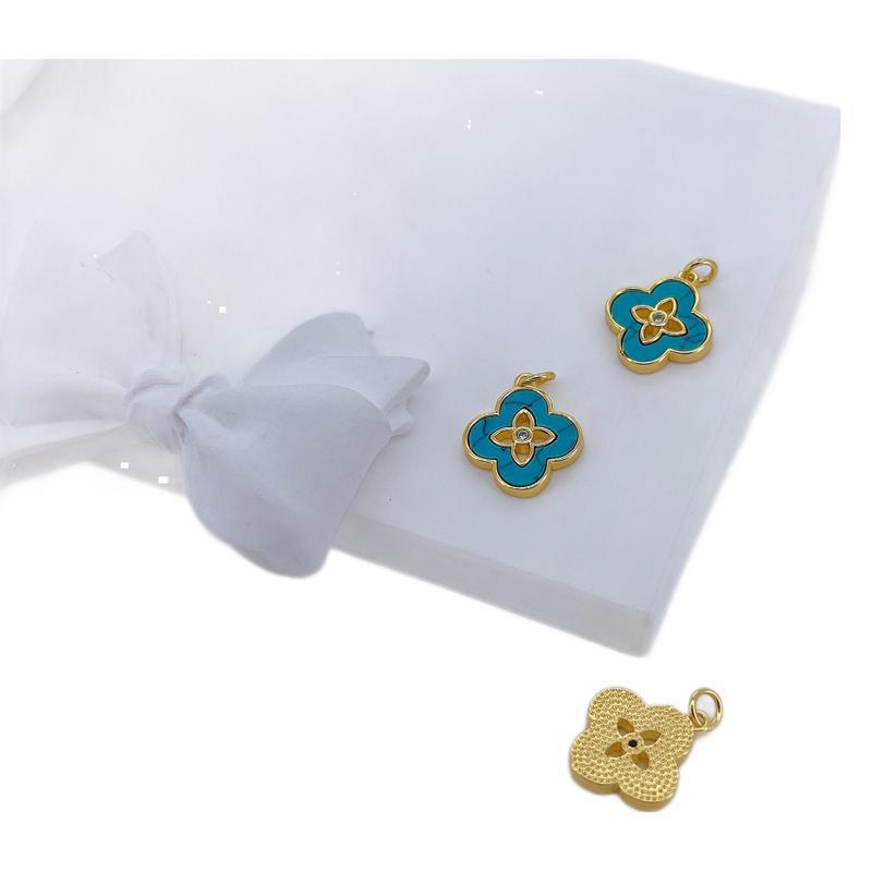 Cross-border hot selling fashion four-leaf clover pendant micro-inlaid zircon turquoise white fritillary necklace female clavicle chain pendant wholesale