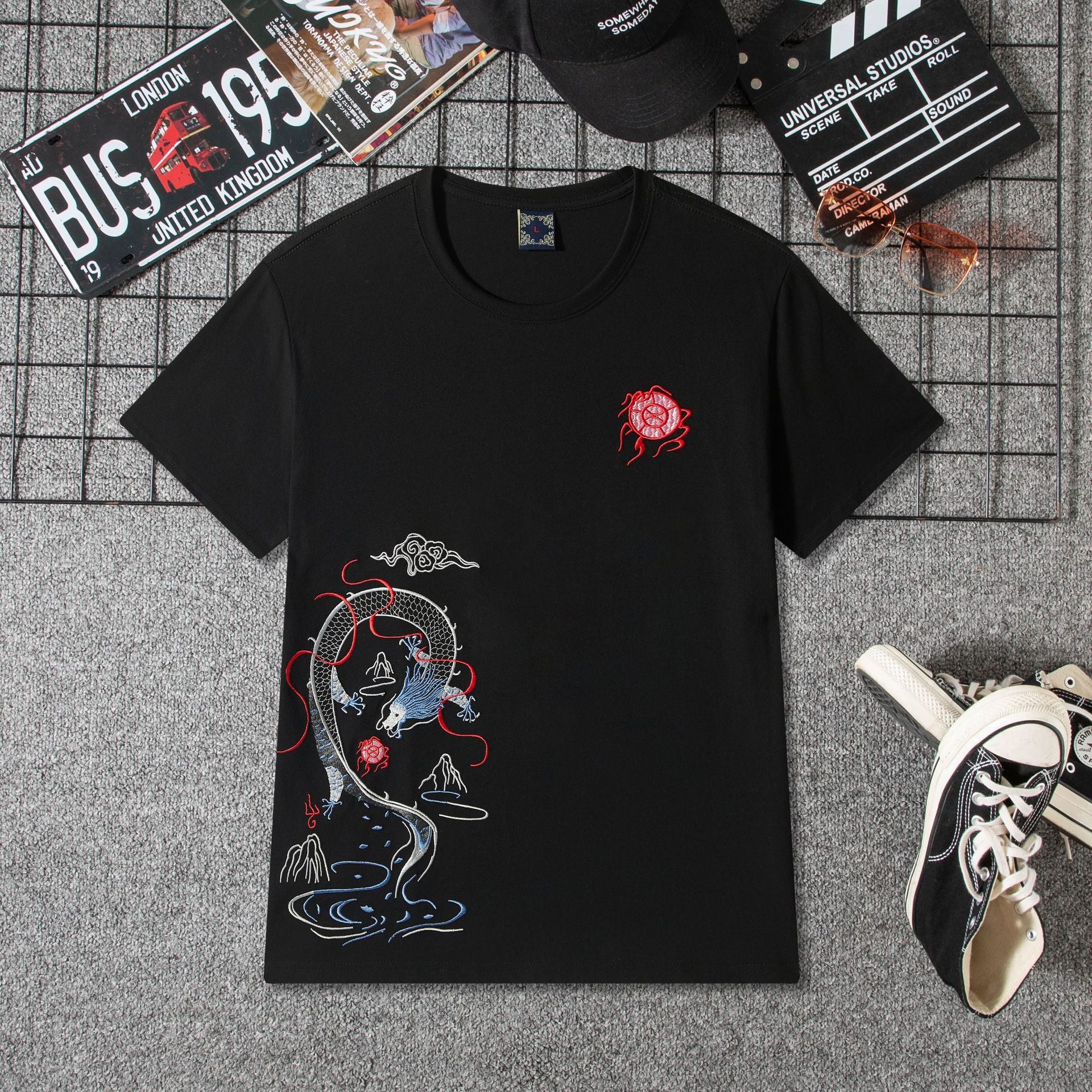 Summer New Embroidered Short-Sleeved T-Shirts for Young Men, Cotton Loose Round Neck Trendy T-Shirts for Men, Ready for Delivery