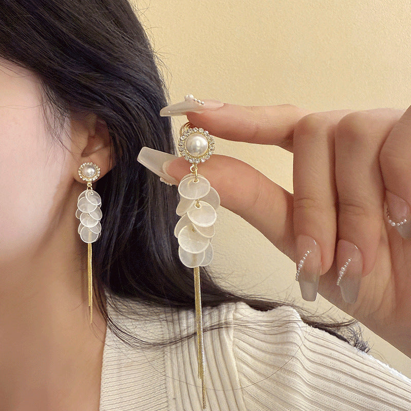 Diamond Round Pearl Shell Tassel Earrings French Elegant Korean Style Light Luxury Advanced Mosquito Incense Plate Ear Clip