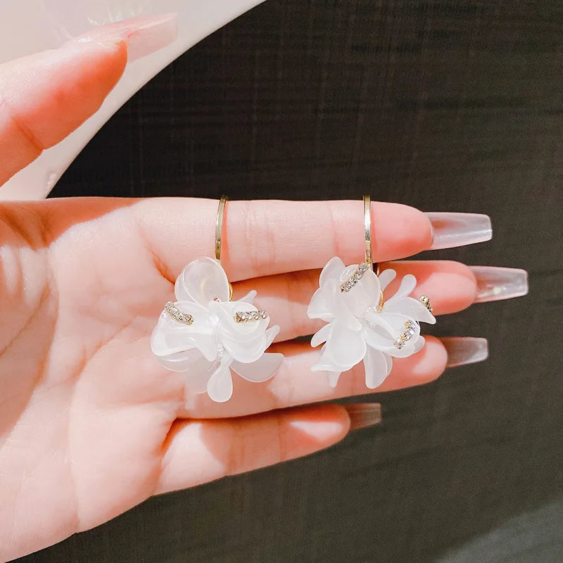 Boucles d'Oreilles Fleur Acrylique - Style Coréen Tendance 2025