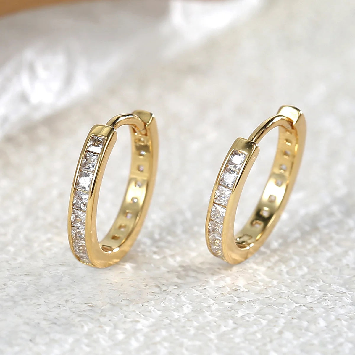 Gold Color Zircon Round Circle Hoops Earrings For Women Fashion Design Minimalist Ear buckle Earrings Party Wedding Jewelry Gift